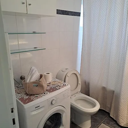 Apartment Avras Experiense 6 *
